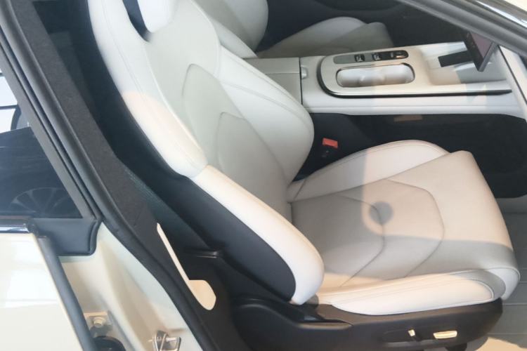 Used Xiaomi Auto SU7 2024 Rear-Drive Long-Range Intelligent Driving Version Right Front Seat