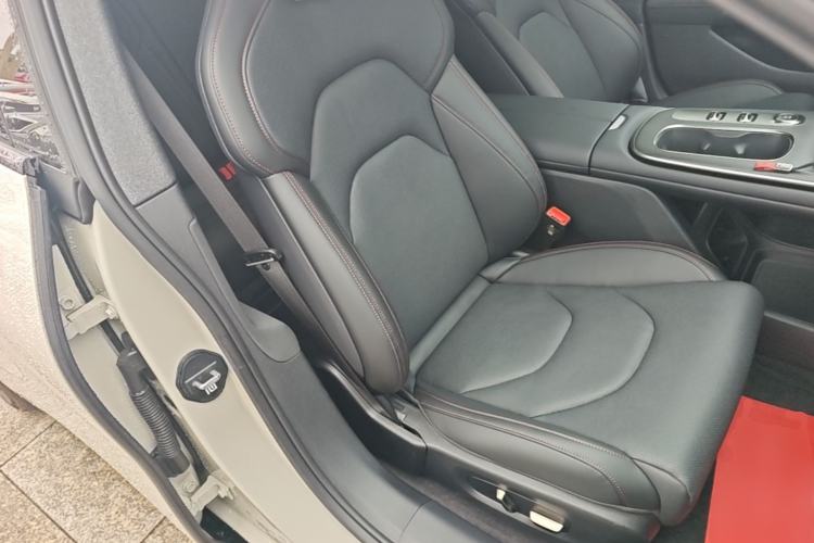 Used Xiaomi Auto SU7 2024 Rear-Drive Ultra-Long Range Advanced Pro-Level Intelligent Driving Version Right Front Seat