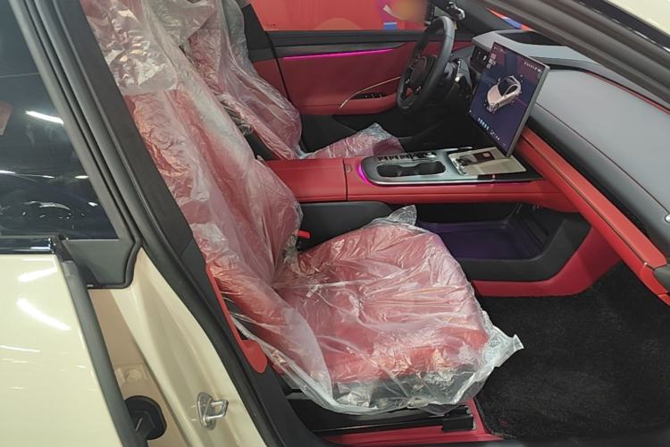 Used Xiaomi Auto SU7 2024 Four-Wheel Drive Ultra-Long Range Advanced Intelligent Driving Max Edition Right Front Seat