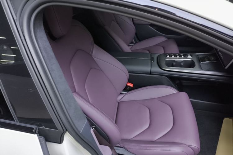 Used Xiaomi Auto SU7 2024 Four-Wheel Drive Ultra-Long Range Advanced Intelligent Driving Max Edition Right Front Seat
