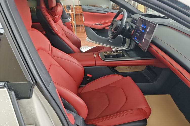 Used Xiaomi Auto SU7 2024 Four-Wheel Drive Ultra-Long Range Advanced Intelligent Driving Max Edition Right Front Seat