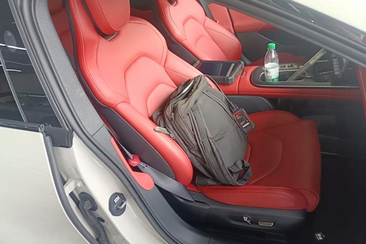 Used Xiaomi Auto SU7 2024 Rear-Drive Ultra-Long Range Advanced Pro-Level Intelligent Driving Version Right Front Seat