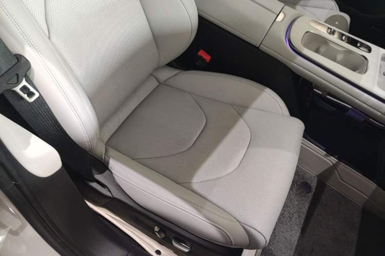 Used Xiaomi Auto SU7 2024 Rear-Drive Standard Founder Edition Right Front Seat