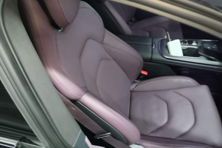 Used Xiaomi Auto SU7 2024 Four-Wheel Drive Ultra-Long Range Advanced Intelligent Driving Max Edition Right Front Seat