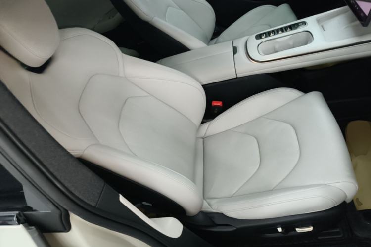 Used Xiaomi Auto SU7 2024 Rear-Drive Ultra-Long Range Advanced Pro-Level Intelligent Driving Version Right Front Seat