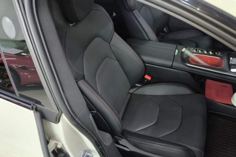 Used Xiaomi Auto SU7 2024 Four-Wheel Drive Ultra-Long Range Advanced Intelligent Driving Max Edition Right Front Seat