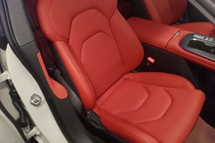 Used Xiaomi Auto SU7 2024 Rear-Drive Ultra-Long Range Advanced Pro-Level Intelligent Driving Version Right Front Seat