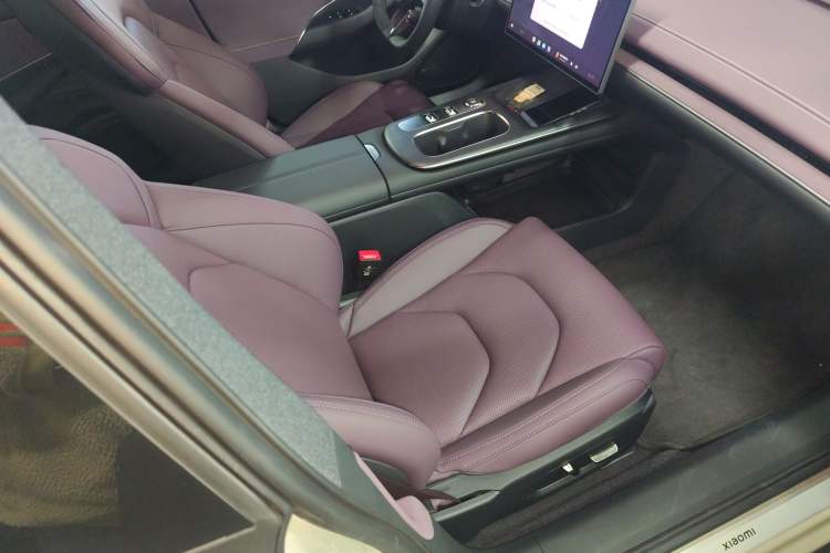 Used Xiaomi Auto SU7 2024 Rear-Drive Long-Range Intelligent Driving Version Right Front Seat