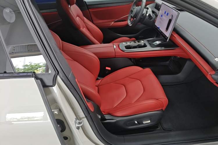 Used Xiaomi Auto SU7 2024 Four-Wheel Drive Ultra-Long Range Advanced Intelligent Driving Max Edition Right Front Seat