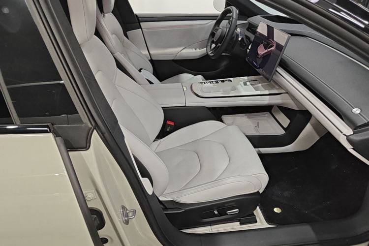 Used Xiaomi Auto SU7 2024 Four-Wheel Drive Ultra-Long Range Advanced Intelligent Driving Max Edition Right Front Seat