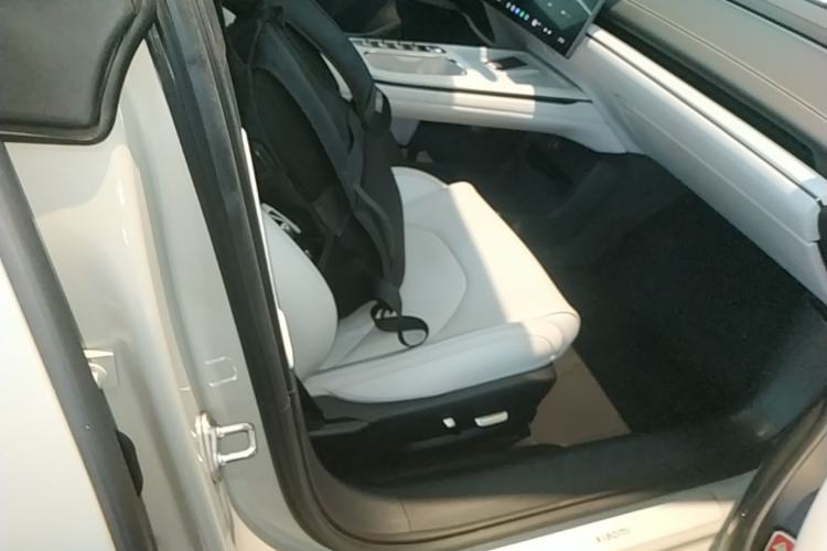 Used Xiaomi Auto SU7 2024 Four-Wheel Drive Ultra-Long Range Advanced Intelligent Driving Max Edition Right Front Seat