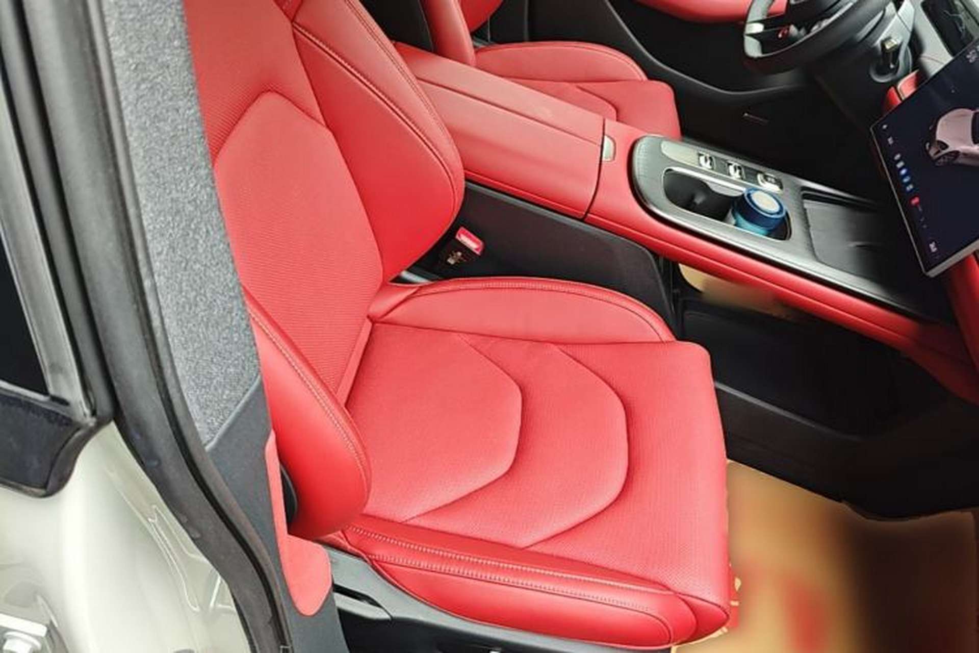 Used Xiaomi Auto SU7 2024 Rear-Drive Long-Range Intelligent Driving Version Right Front Seat
