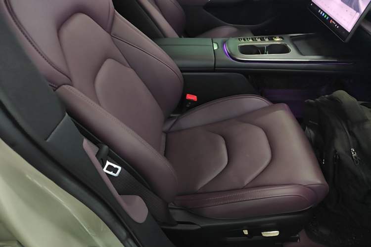 Used Xiaomi Auto SU7 2024 Four-Wheel Drive Ultra-Long Range Advanced Intelligent Driving Max Edition Right Front Seat