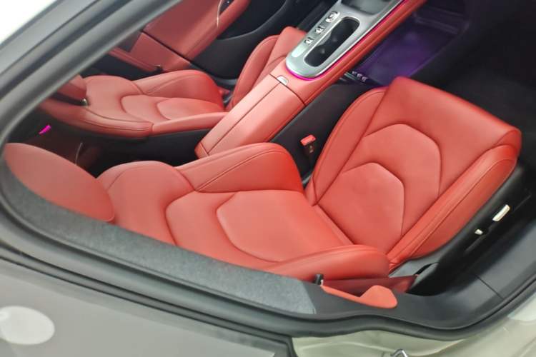 Used Xiaomi Auto SU7 2024 Rear-Drive Long-Range Intelligent Driving Version Right Front Seat