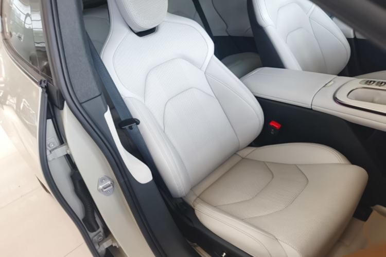 Used Xiaomi Auto SU7 2024 Rear-Drive Ultra-Long Range Advanced Pro-Level Intelligent Driving Version Right Front Seat