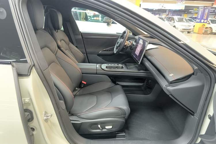 Used Xiaomi Auto SU7 2024 Four-Wheel Drive Ultra-Long Range Advanced Intelligent Driving Max Edition Right Front Seat