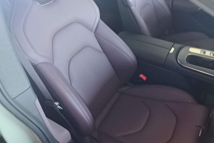 Used Xiaomi Auto SU7 2024 Rear-Drive Ultra-Long Range Advanced Pro-Level Intelligent Driving Version Right Front Seat