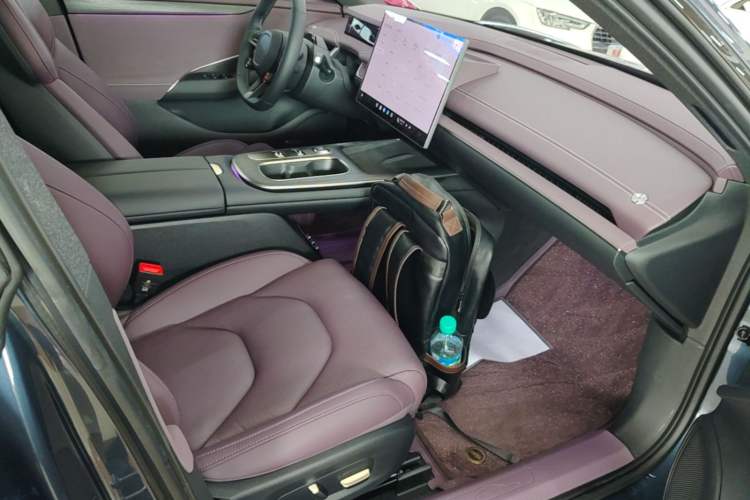 Used Xiaomi Auto SU7 2024 Rear-Drive Ultra-Long Range Advanced Pro-Level Intelligent Driving Version Right Front Seat
