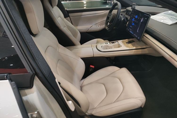 Used Xiaomi Auto SU7 2024 Rear-Drive Long-Range Intelligent Driving Version Right Front Seat