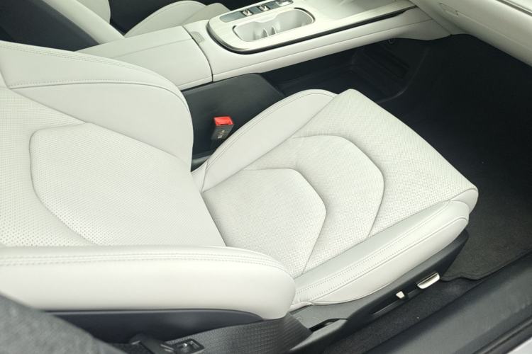 Used Xiaomi Auto SU7 2024 Rear-Drive Long-Range Intelligent Driving Version Right Front Seat