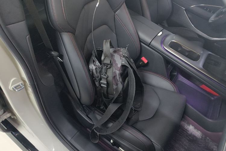 Used Xiaomi Auto SU7 2024 Four-Wheel Drive Ultra-Long Range Advanced Intelligent Driving Max Edition Right Front Seat