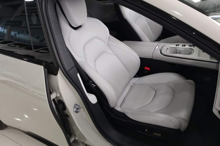Used Xiaomi Auto SU7 2024 Rear-Drive Ultra-Long Range Advanced Pro-Level Intelligent Driving Version Right Front Seat