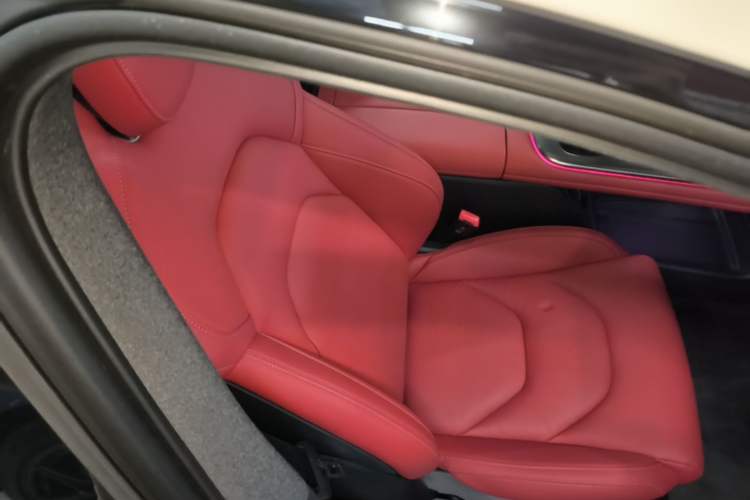 Used Xiaomi Auto SU7 2024 Rear-Drive Long-Range Intelligent Driving Version Right Front Seat