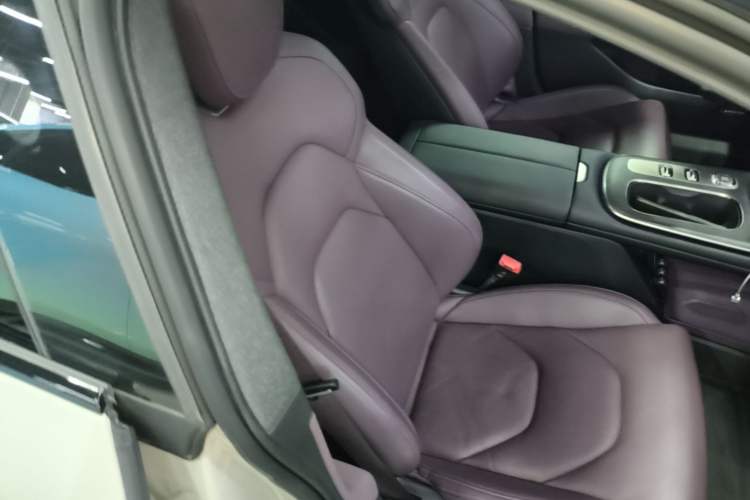 Used Xiaomi Auto SU7 2024 Rear-Drive Long-Range Intelligent Driving Version Right Front Seat