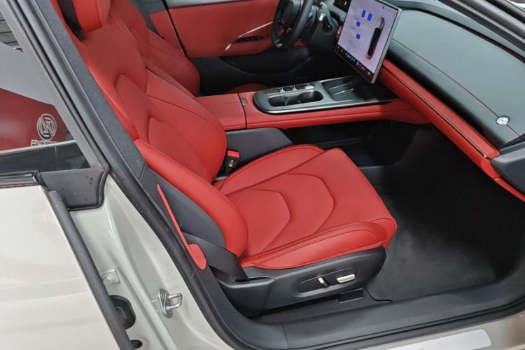 Used Xiaomi Auto SU7 2024 Rear-Drive Long-Range Intelligent Driving Version Right Front Seat