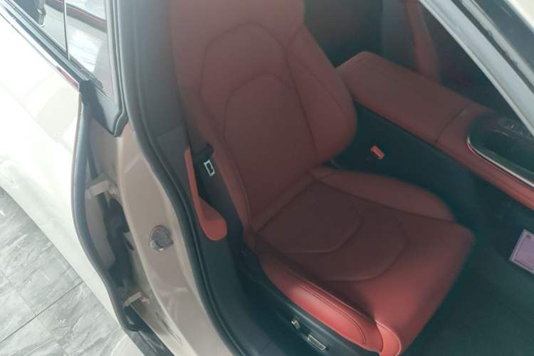 Used Xiaomi Auto SU7 2024 Four-Wheel Drive Ultra-Long Range Advanced Intelligent Driving Max Edition Right Front Seat