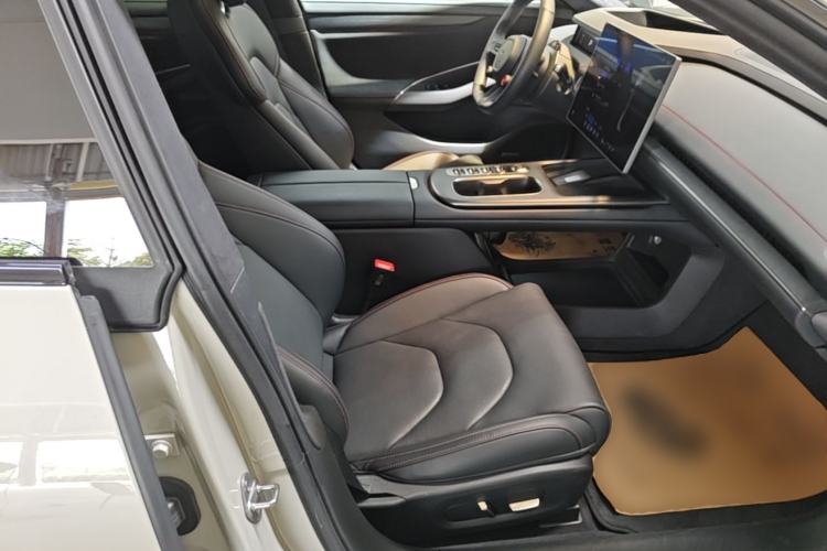 Used Xiaomi Auto SU7 2024 Four-Wheel Drive Ultra-Long Range Advanced Intelligent Driving Max Edition Right Front Seat