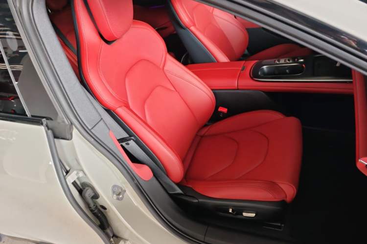 Used Xiaomi Auto SU7 2024 Rear-Drive Long-Range Intelligent Driving Version Right Front Seat