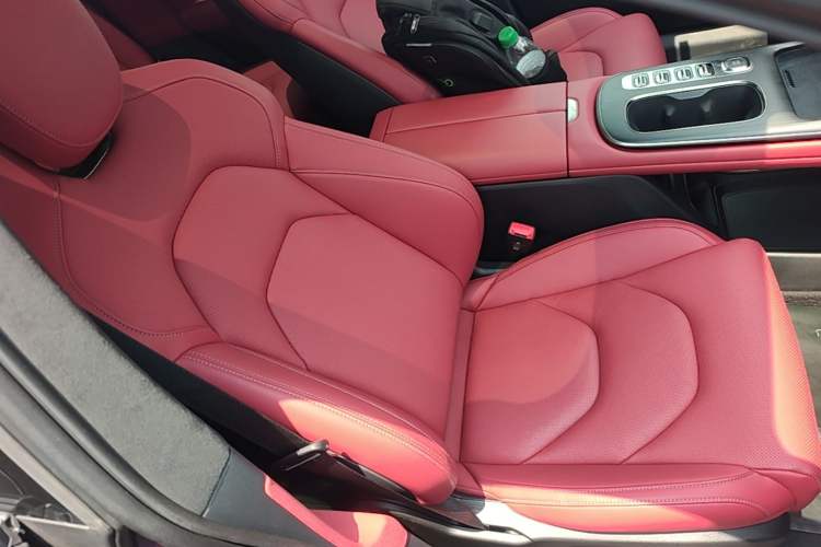Used Xiaomi Auto SU7 2024 Four-Wheel Drive Ultra-Long Range Advanced Intelligent Driving Max Edition Right Front Seat