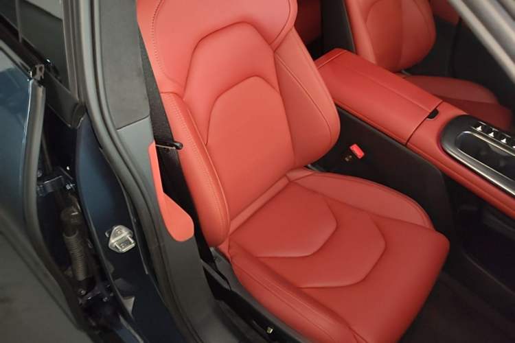Used Xiaomi Auto SU7 2024 Four-Wheel Drive Ultra-Long Range Advanced Intelligent Driving Max Edition Right Front Seat
