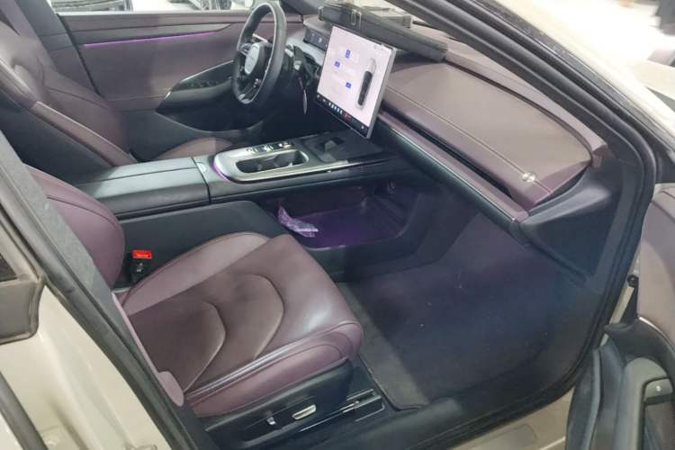 Used Xiaomi Auto SU7 2024 Rear-Drive Long-Range Intelligent Driving Version Right Front Seat
