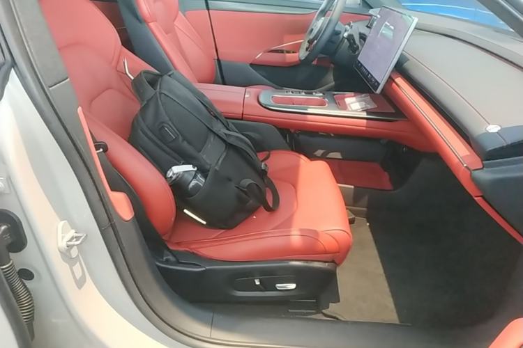 Used Xiaomi Auto SU7 2024 Rear-Drive Ultra-Long Range Advanced Pro-Level Intelligent Driving Version Right Front Seat