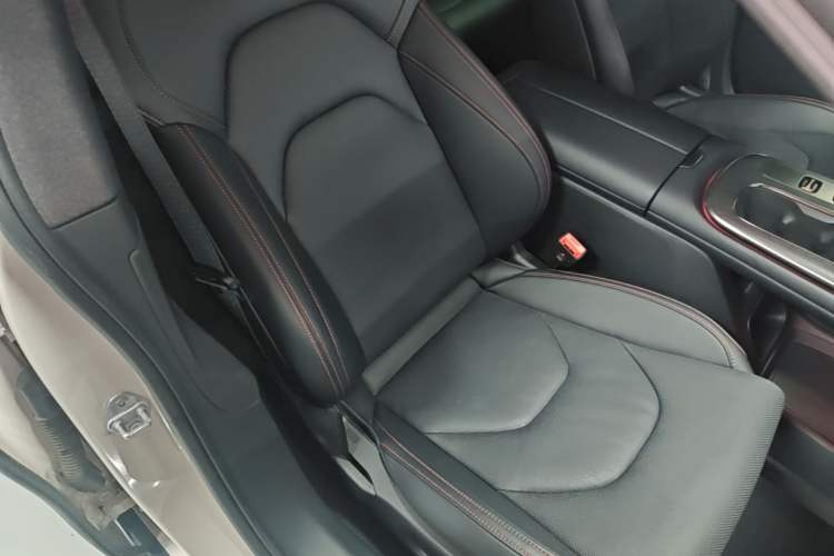 Used Xiaomi Auto SU7 2024 Rear-Drive Long-Range Intelligent Driving Version Right Front Seat