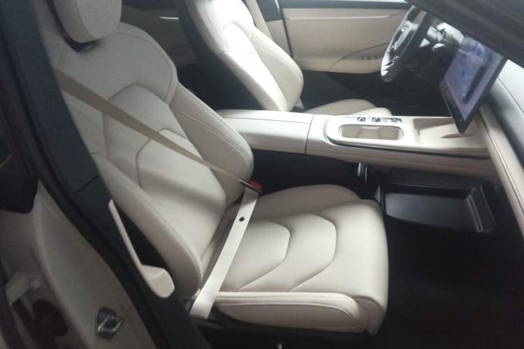 Used Xiaomi Auto SU7 2024 Rear-Drive Long-Range Intelligent Driving Version Right Front Seat