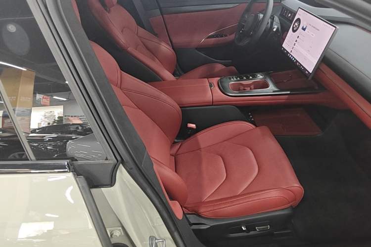 Used Xiaomi Auto SU7 2024 Four-Wheel Drive Ultra-Long Range Advanced Intelligent Driving Max Edition Right Front Seat