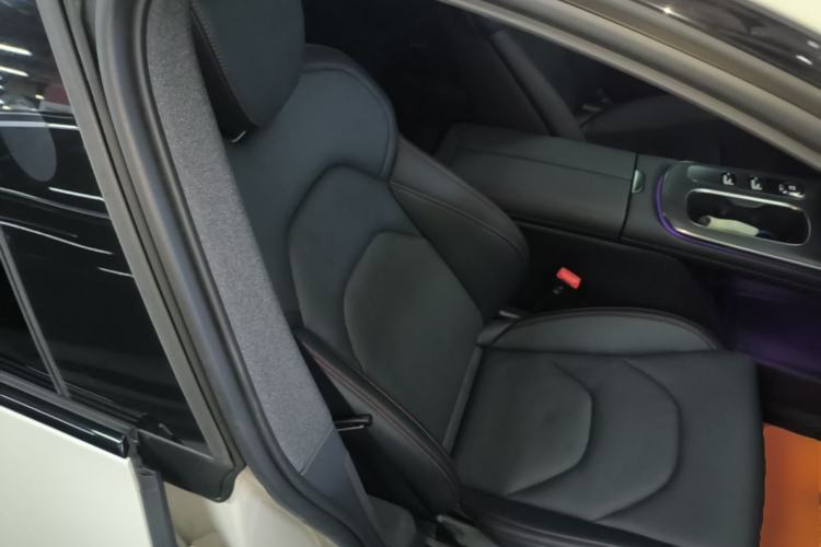 Used Xiaomi Auto SU7 2024 Rear-Drive Ultra-Long Range Advanced Pro-Level Intelligent Driving Version Right Front Seat