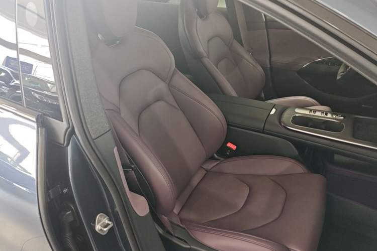 Used Xiaomi Auto SU7 2024 Rear-Drive Long-Range Intelligent Driving Version Right Front Seat