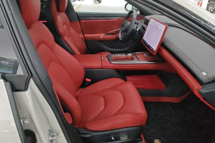 Used Xiaomi Auto SU7 2024 Rear-Drive Long-Range Intelligent Driving Version Right Front Seat