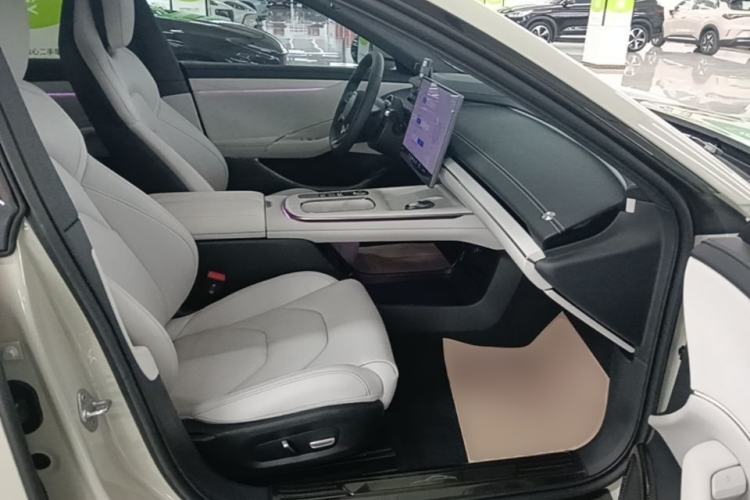 Used Xiaomi Auto SU7 2024 Rear-Drive Long-Range Intelligent Driving Version Right Front Seat