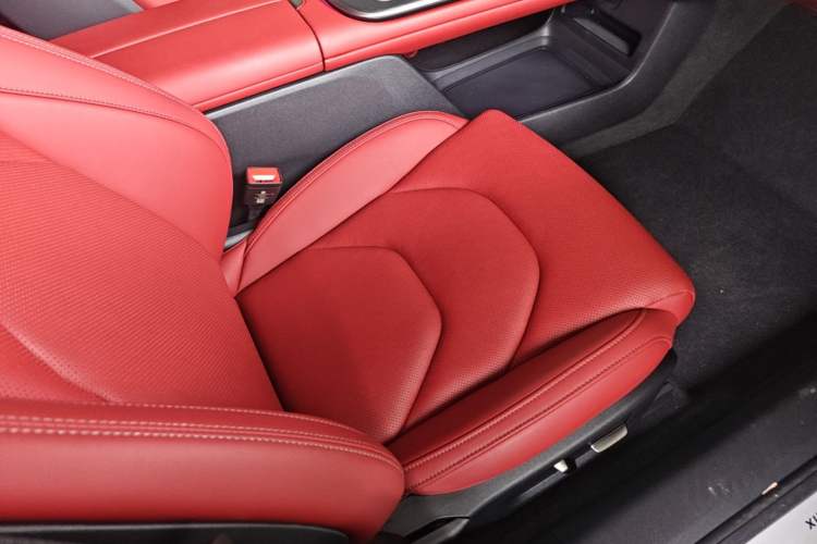 Used Xiaomi Auto SU7 2024 Rear-Drive Long-Range Intelligent Driving Version Right Front Seat