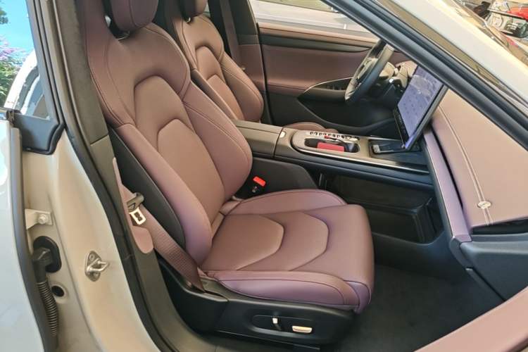 Used Xiaomi Auto SU7 2024 Four-Wheel Drive Ultra-Long Range Advanced Intelligent Driving Max Edition Right Front Seat