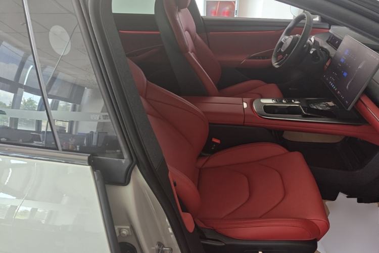 Used Xiaomi Auto SU7 2024 Rear-Drive Long-Range Intelligent Driving Version Right Front Seat