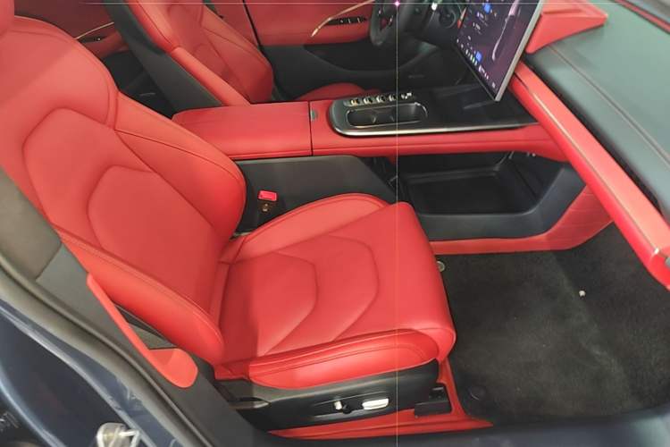 Used Xiaomi Auto SU7 2024 Four-Wheel Drive Ultra-Long Range Advanced Intelligent Driving Max Edition Right Front Seat