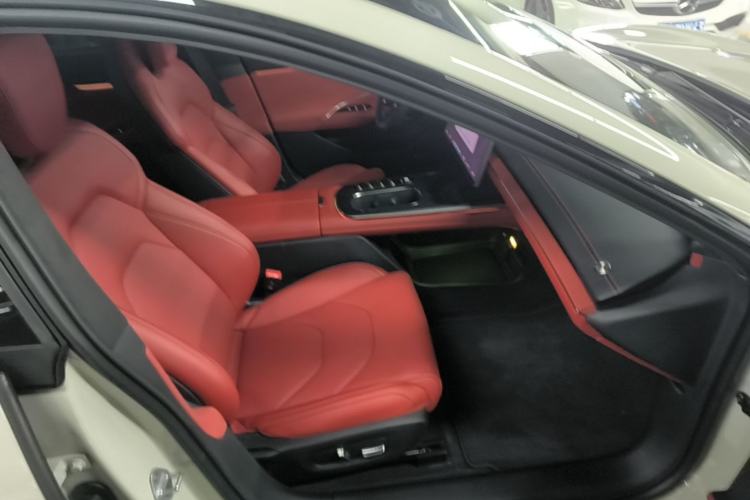 Used Xiaomi Auto SU7 2024 Four-Wheel Drive Ultra-Long Range Advanced Intelligent Driving Max Edition Right Front Seat