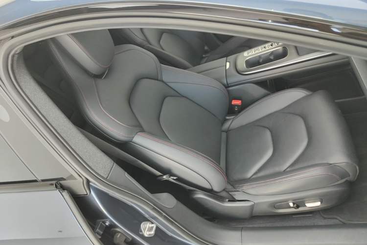 Used Xiaomi Auto SU7 2024 Rear-Drive Ultra-Long Range Advanced Pro-Level Intelligent Driving Version Right Front Seat
