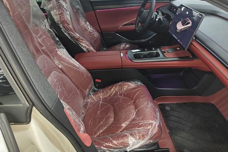 Used Xiaomi Auto SU7 2024 Rear-Drive Long-Range Intelligent Driving Version Right Front Seat